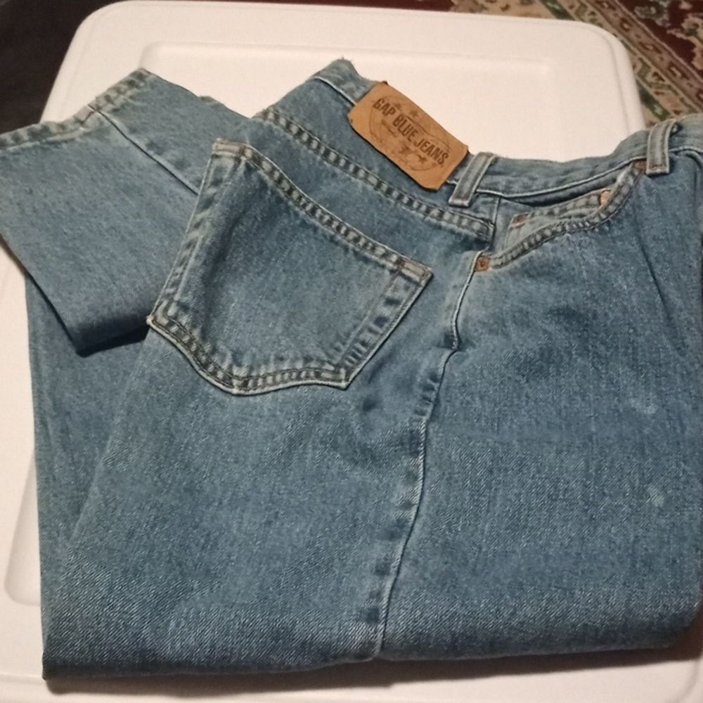 Gap blue jeans 4 long women's, minor stain (Can220)